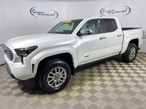 Used 2025 Toyota Tacoma Limited AWD/4WD image 3