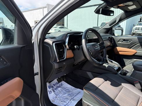 Used 2025 GMC Canyon AT4 AWD/4WD image 18