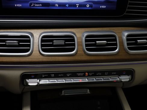 Used 2025 Mercedes-Benz GLS 450 GLS 450 image 12