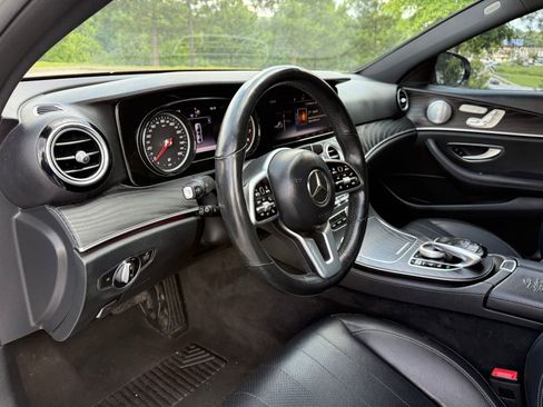 Used 2019 Mercedes-Benz E 300 4MATIC image 22
