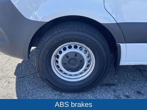 Used 2022 Mercedes-Benz Sprinter 144 Cargo image 10