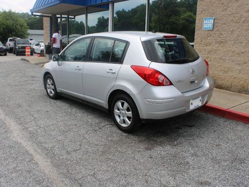 Used 2009 Nissan Versa Hatchback FWD image 4