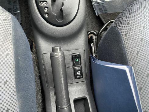 Used 2009 Toyota Yaris 4-Door Hatchback image 33