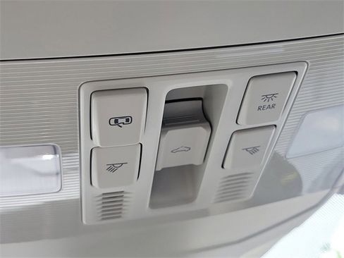 New 2025 Volkswagen Jetta SE image 28