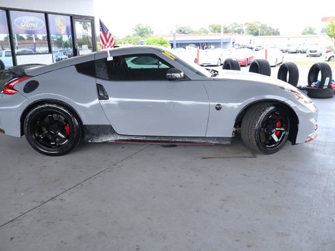 Used 2020 Nissan 370Z NISMO RWD image 6