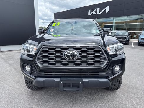 Used 2023 Toyota Tacoma TRD Off-Road w/ Technology Package AWD/4WD image 9