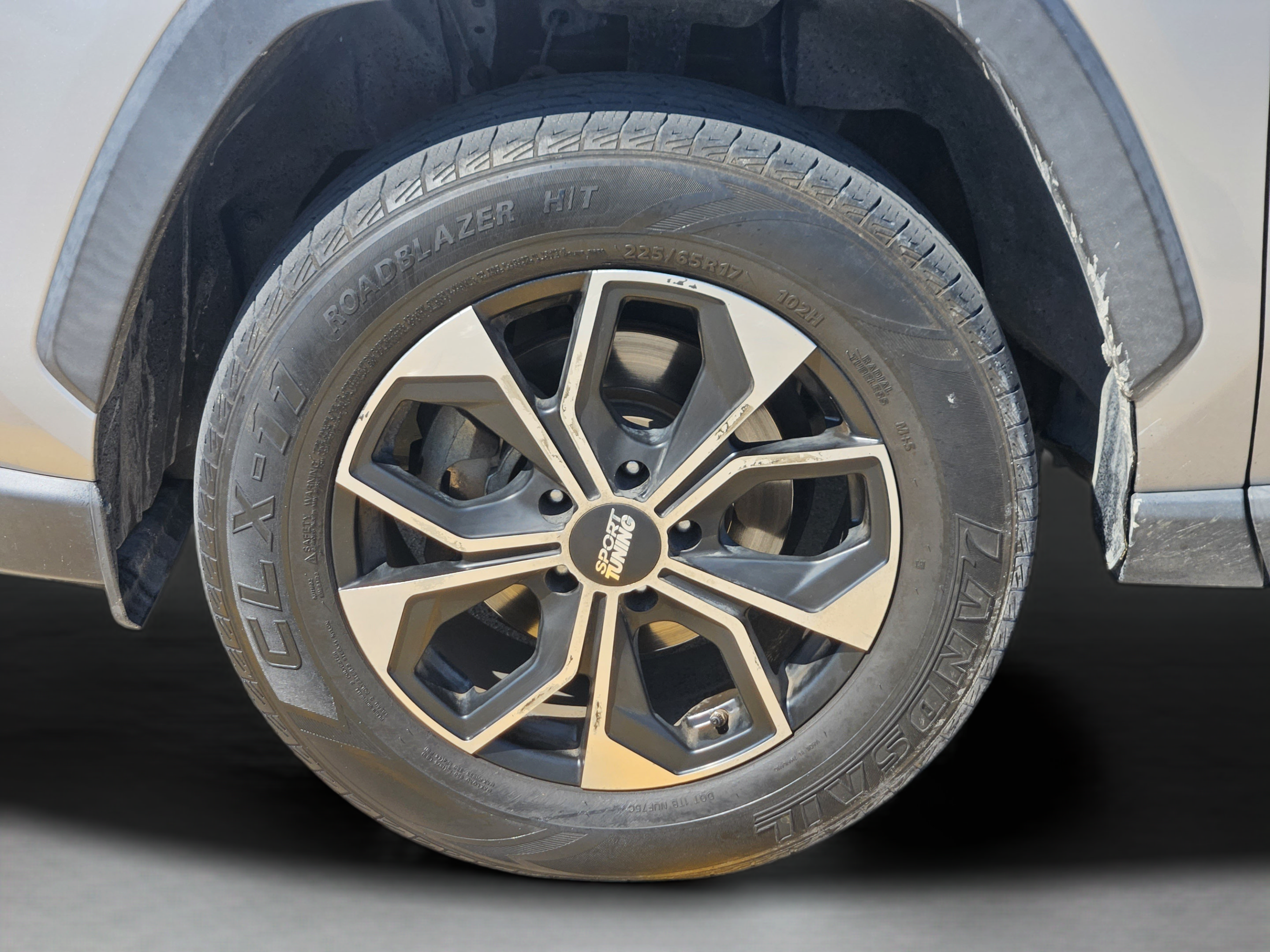 Used 2019 Toyota RAV4 LE FWD image 10