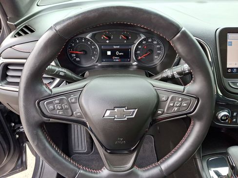 Used 2022 Chevrolet Equinox RS w/ Infotainment Package FWD image 16