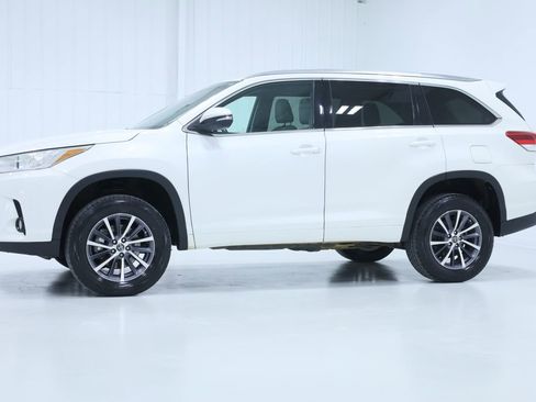 Used 2017 Toyota Highlander XLE image 9