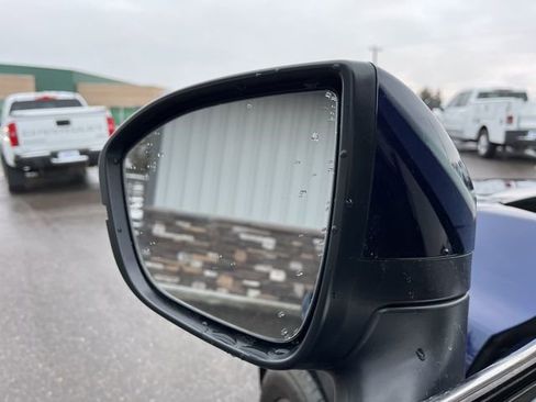 Used 2024 Nissan Pathfinder SV image 27