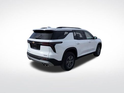 Used 2025 Chevrolet Traverse LT w/ Driver Confidence Package image 6