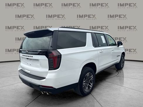 Used 2025 Chevrolet Suburban Z71 AWD/4WD image 3