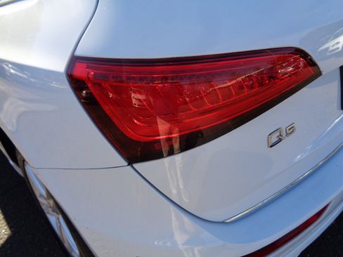 Used 2016 Audi Q5 2.0T Premium Plus w/ Technology Package image 12