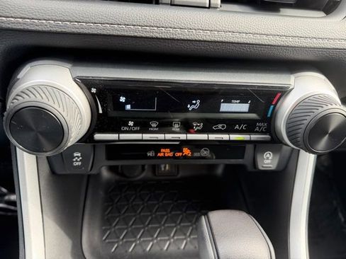 Used 2023 Toyota RAV4 LE image 18
