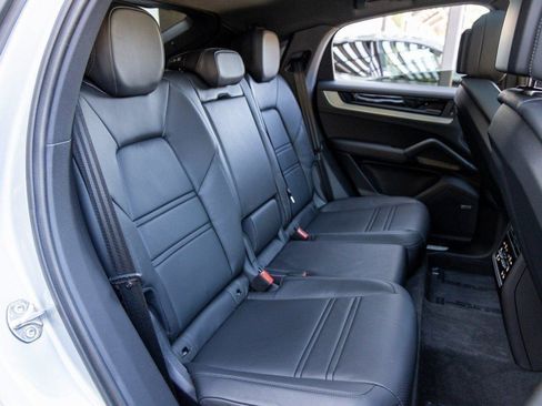 Certified 2025 Porsche Cayenne Coupe image 99