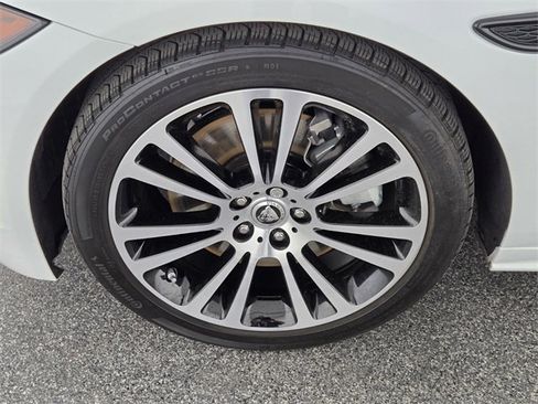 Certified 2024 Jaguar XF R-Dynamic SE image 9