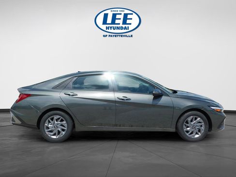 New 2025 Hyundai Elantra Blue image 2