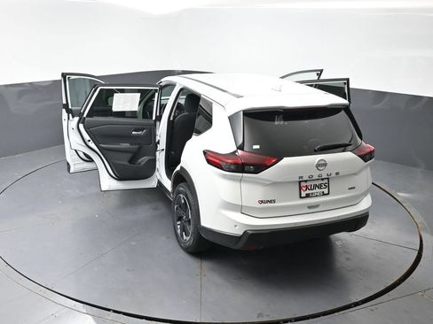 Used 2025 Nissan Rogue SV AWD/4WD image 59