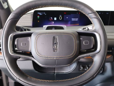 New 2026 Lincoln Navigator Black Label AWD/4WD image 3