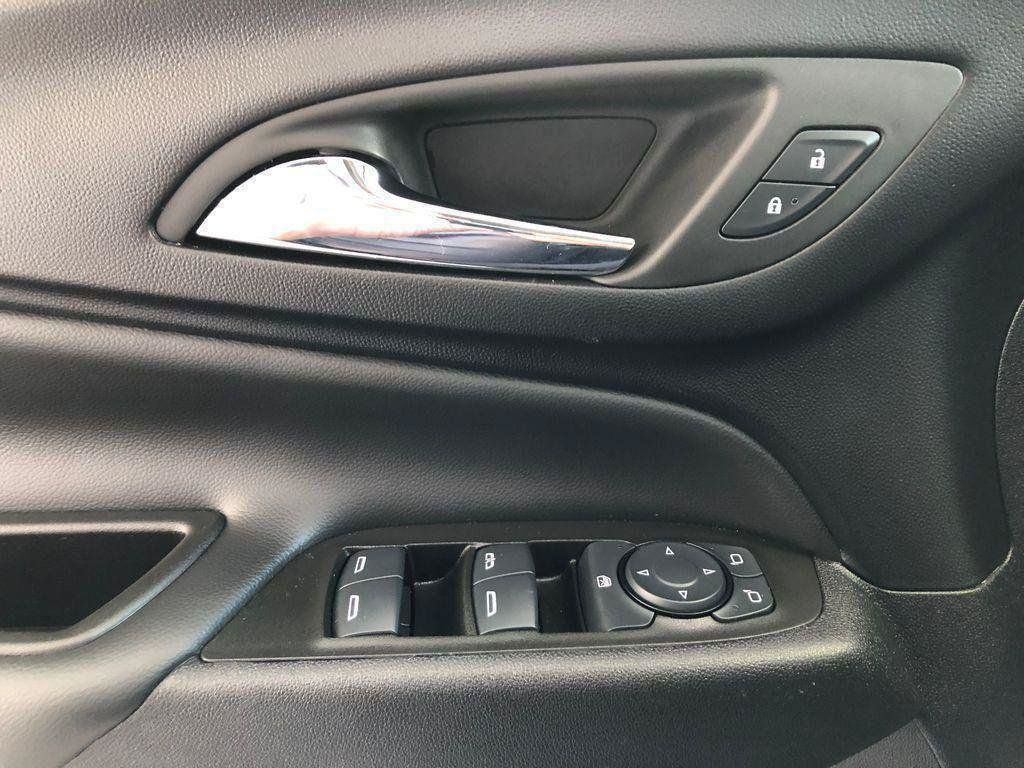 Used 2024 Chevrolet Equinox LT w/ LPO, Floor Liner Package FWD image 38