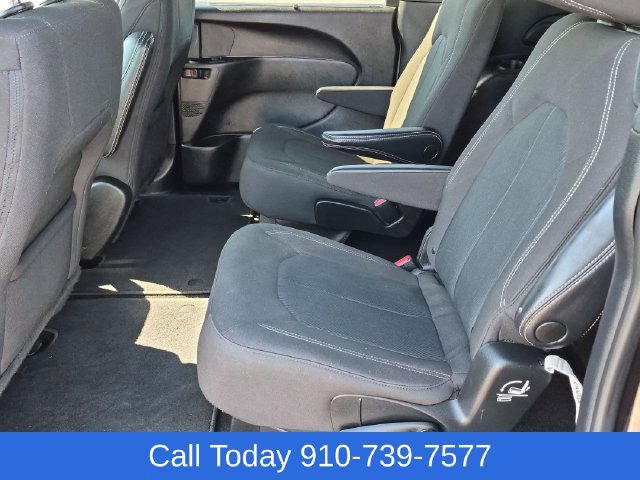 Used 2022 Chrysler Pacifica Touring FWD image 27