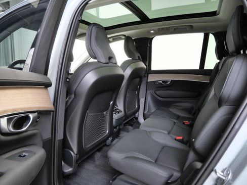 Used 2025 Volvo XC90 B6 Plus AWD/4WD image 16