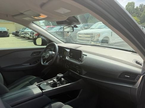 Used 2023 Nissan Rogue FWD image 9