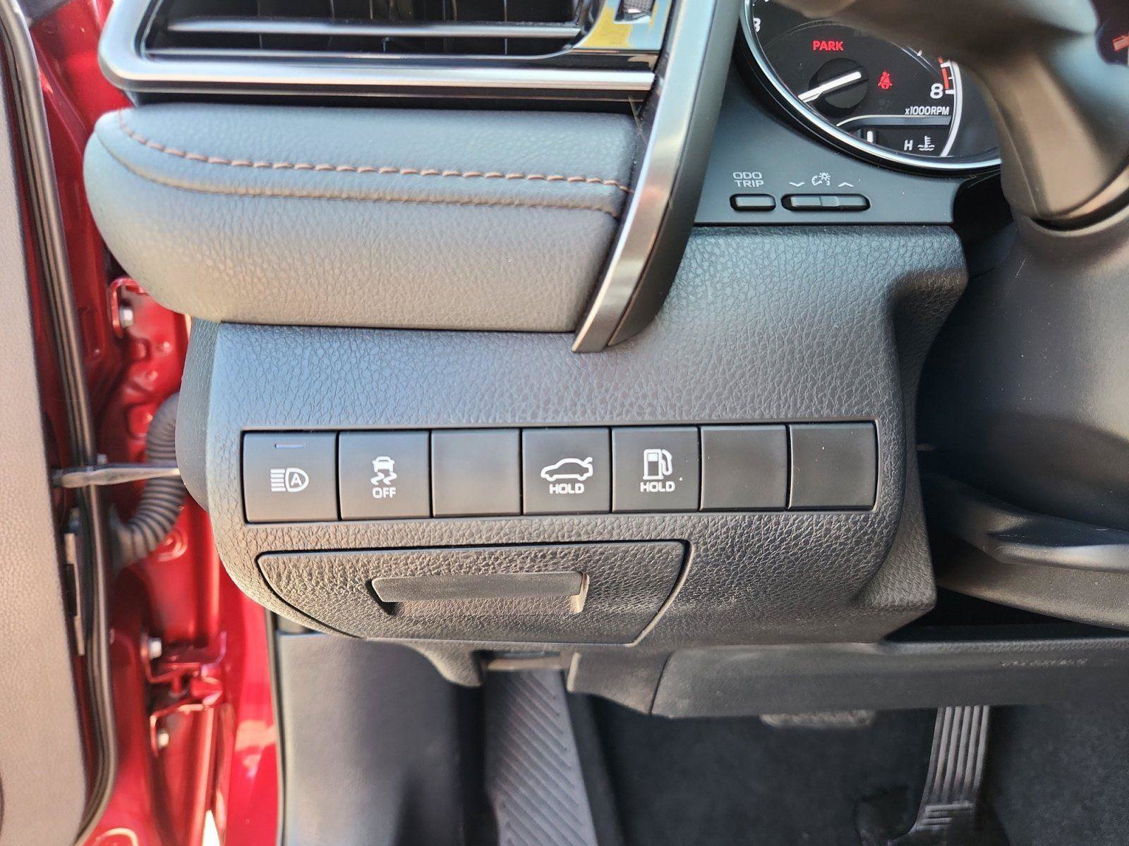Used 2019 Toyota Camry XLE w/ Navigation Package FWD image 18