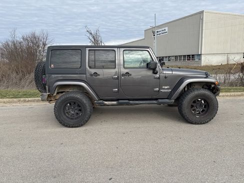 Used 2014 Jeep Wrangler Unlimited Sahara w/ Connectivity Group image 4