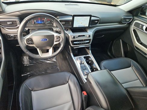 Used 2022 Ford Explorer XLT w/ Equipment Group 202A image 23
