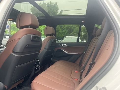 Used 2019 BMW X5 xDrive40i w/ Luxury Seating Package AWD/4WD image 16