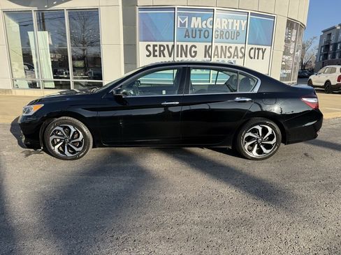 Used 2017 Honda Accord EX-L image 2