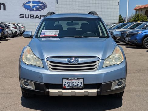 Used 2011 Subaru Outback 2.5i Limited image 2