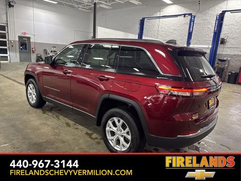 Used 2023 Jeep Grand Cherokee Limited image 3