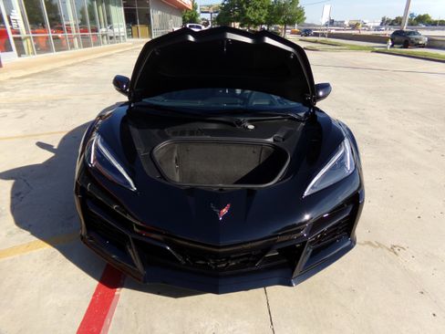Used 2025 Chevrolet Corvette Z06 RWD image 12