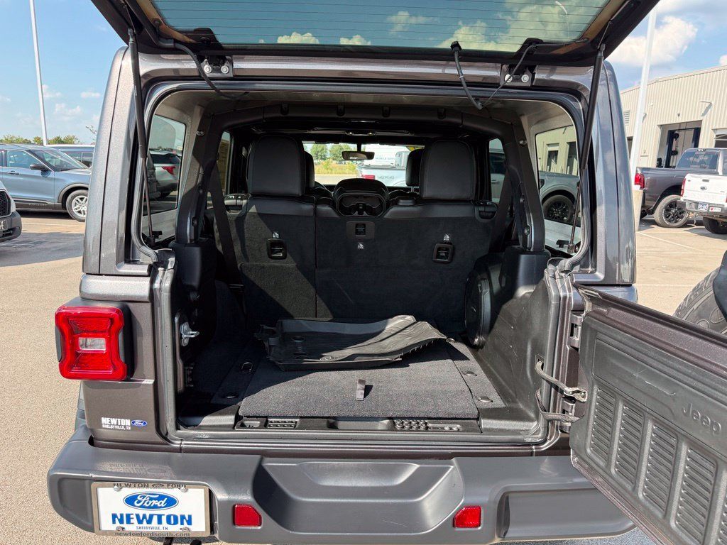 Used 2019 Jeep Wrangler Unlimited Sahara AWD/4WD image 36