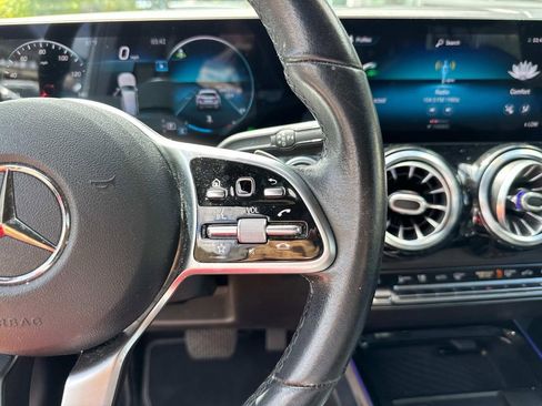Used 2021 Mercedes-Benz GLB 250 image 23