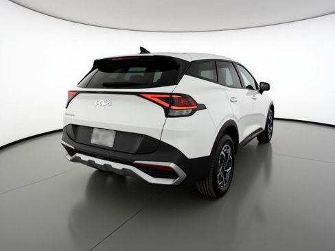 Used 2025 Kia Sportage LX FWD image 9