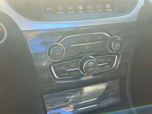 Used 2018 Chrysler 300 Touring L image 22