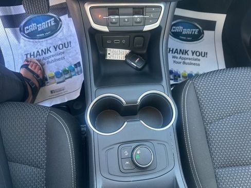 Used 2024 GMC Terrain SLE image 24