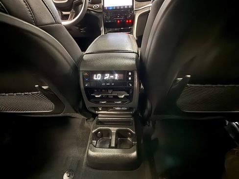 Used 2023 Jeep Grand Cherokee L Limited AWD/4WD image 74
