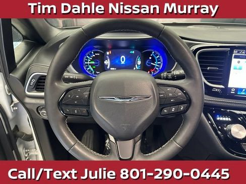 Used 2024 Chrysler Pacifica Limited FWD image 25