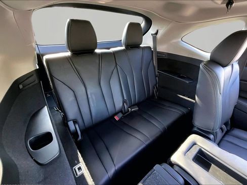 Used 2023 Acura MDX SH-AWD w/ Technology Package image 17