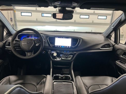 New 2026 Chrysler Pacifica Limited w/ S Appearance Package image 31