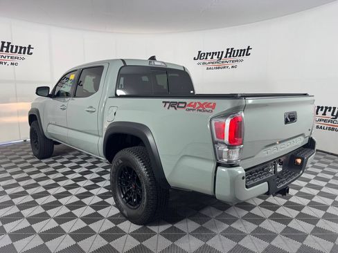 Used 2022 Toyota Tacoma TRD Off-Road w/ Technology Package AWD/4WD image 9