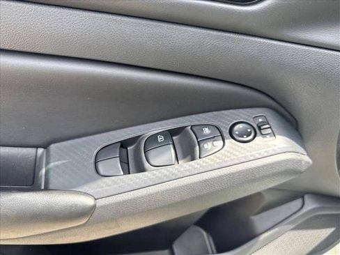 Used 2023 Nissan Altima 2.5 S FWD image 13