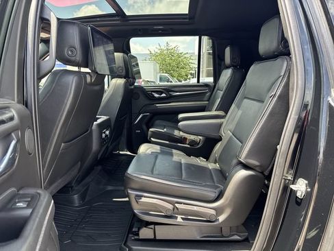 Used 2021 GMC Yukon XL Denali w/ Denali Premium Package AWD/4WD image 26