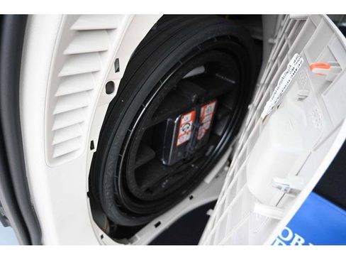 Used 2022 Chrysler Voyager LX image 27