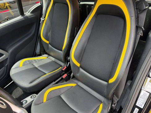 Used 2013 smart fortwo passion RWD image 6