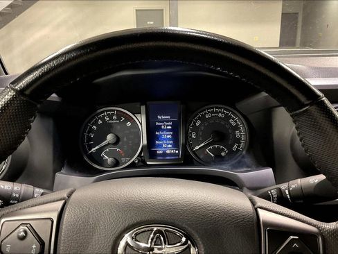 Used 2022 Toyota Tacoma TRD Sport image 13
